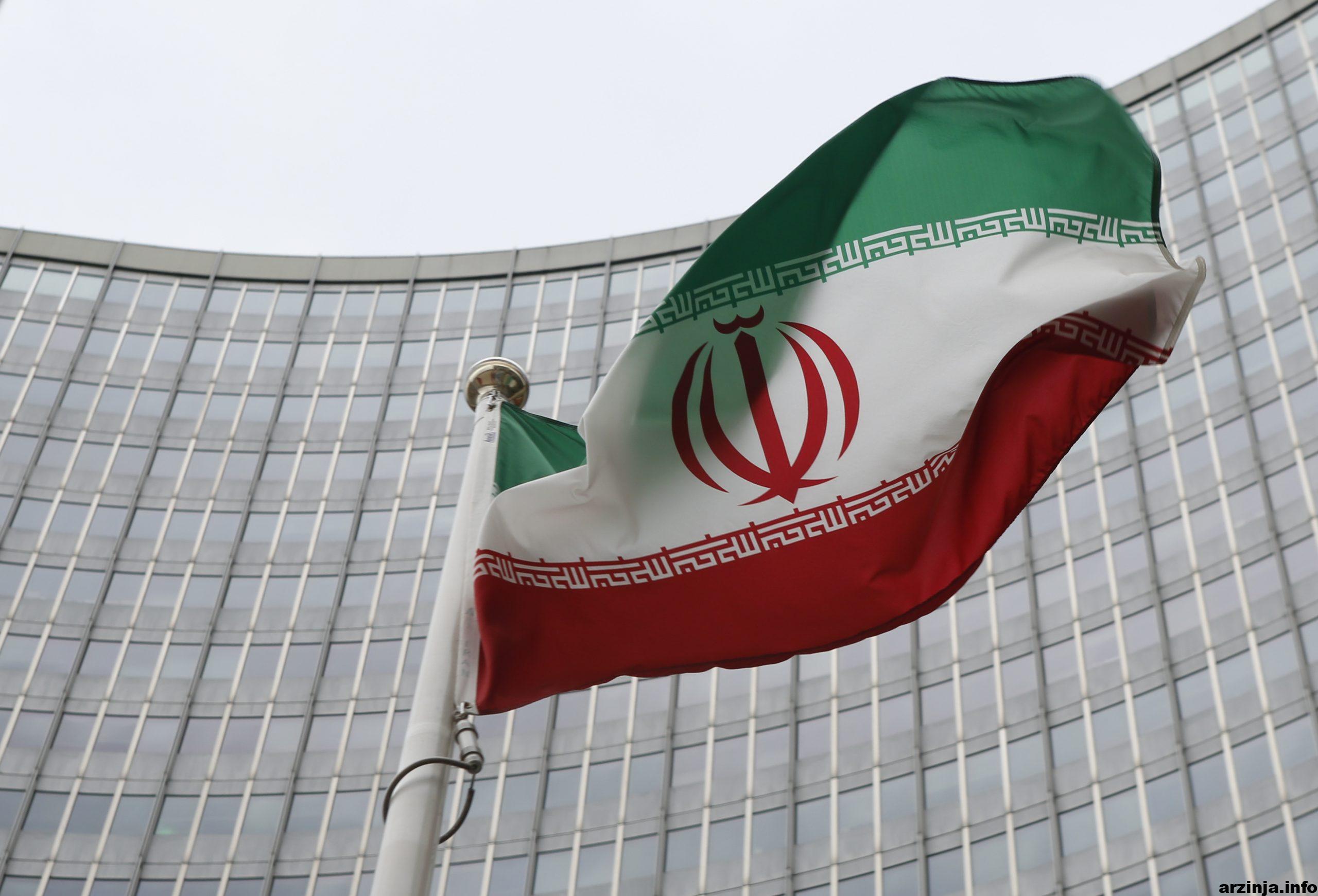 iran flag blowing0011