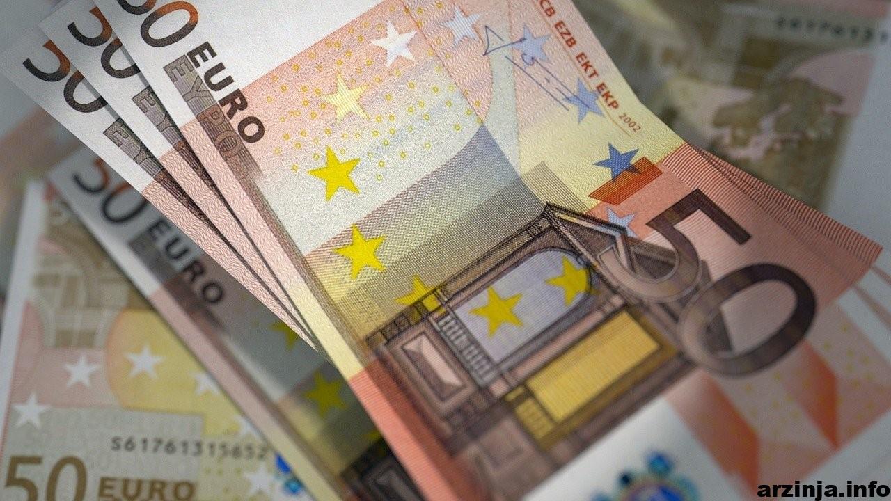 یورو با صحبت در مورد تحریم های جدید روسیه تحت فشار قرار گرفت