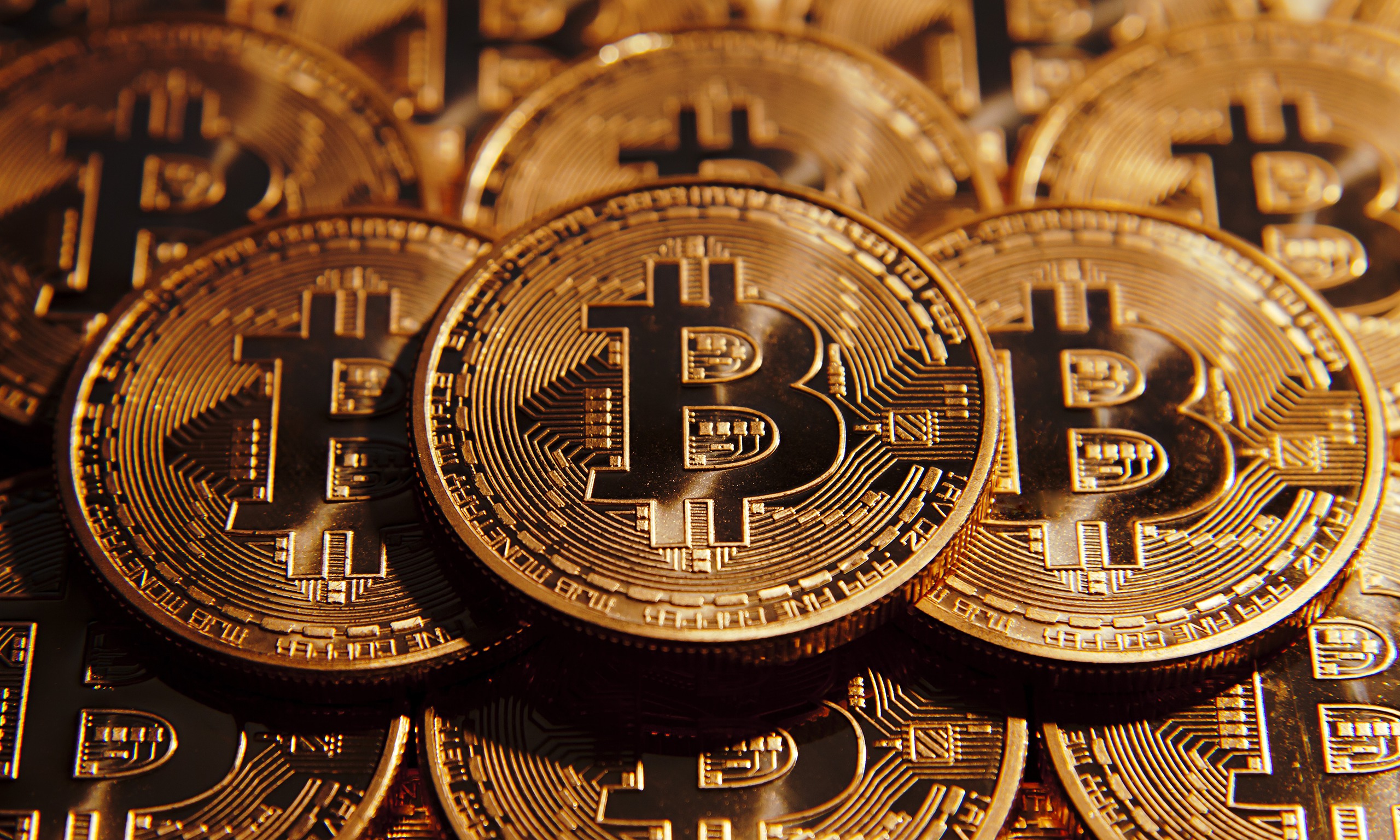 خروج بیت کوین از صرافی‌ها ادامه دارد