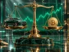 خودرو یا بیت کوین؛ ترازوی برنجی با ماکت خودروی سدان سبز در یک کفه و سکهٔ بیت کوین در کفهٔ دیگر