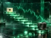 پلکان شیشه‌ای نزولی با وزنهٔ سنگین روی پلهٔ آخر؛ نماد فروش در کف زیر فشار ترس و برنامهٔ از پیش نوشته